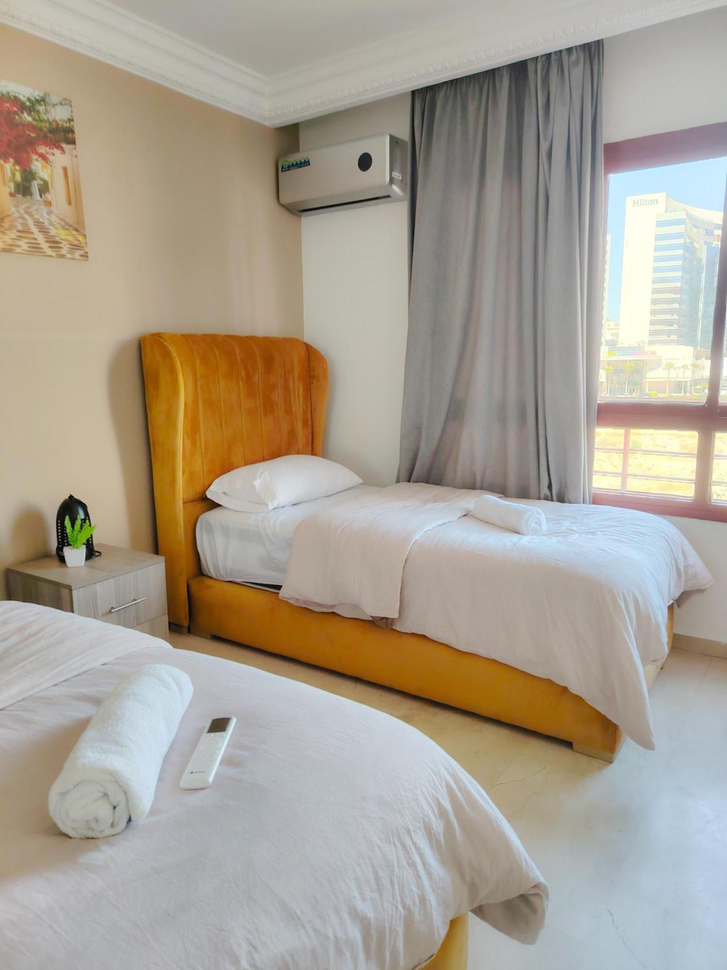 Moderne Appartement Au Plein Centre-Ville En Face Hilton & La Gare De Train Tgv Avec Climatisation Tanger Luaran gambar