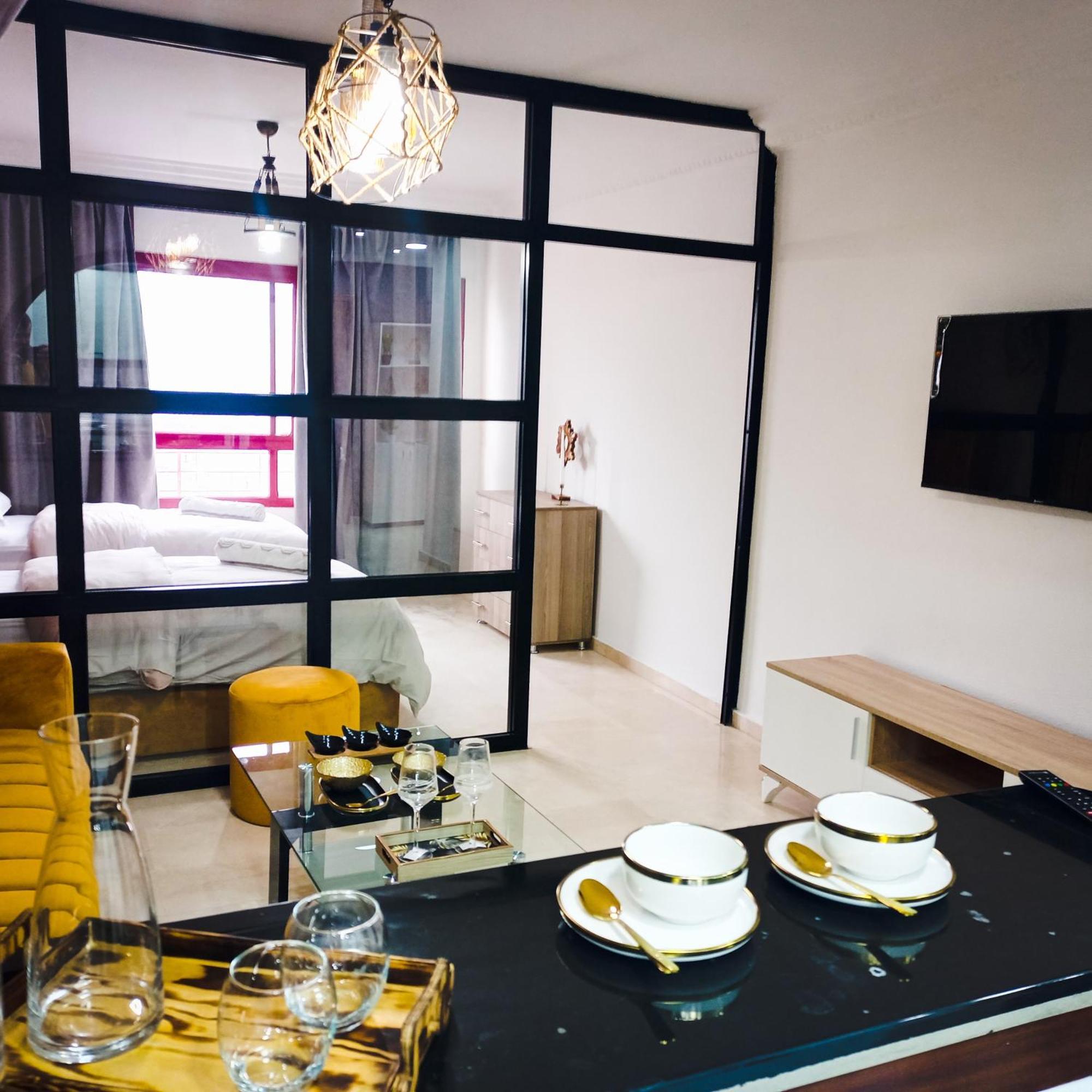 Moderne Appartement Au Plein Centre-Ville En Face Hilton & La Gare De Train Tgv Avec Climatisation Tanger Luaran gambar