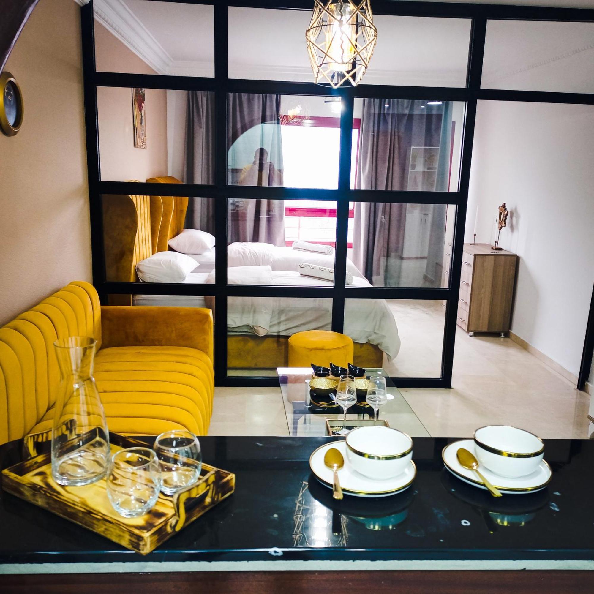 Moderne Appartement Au Plein Centre-Ville En Face Hilton & La Gare De Train Tgv Avec Climatisation Tanger Luaran gambar