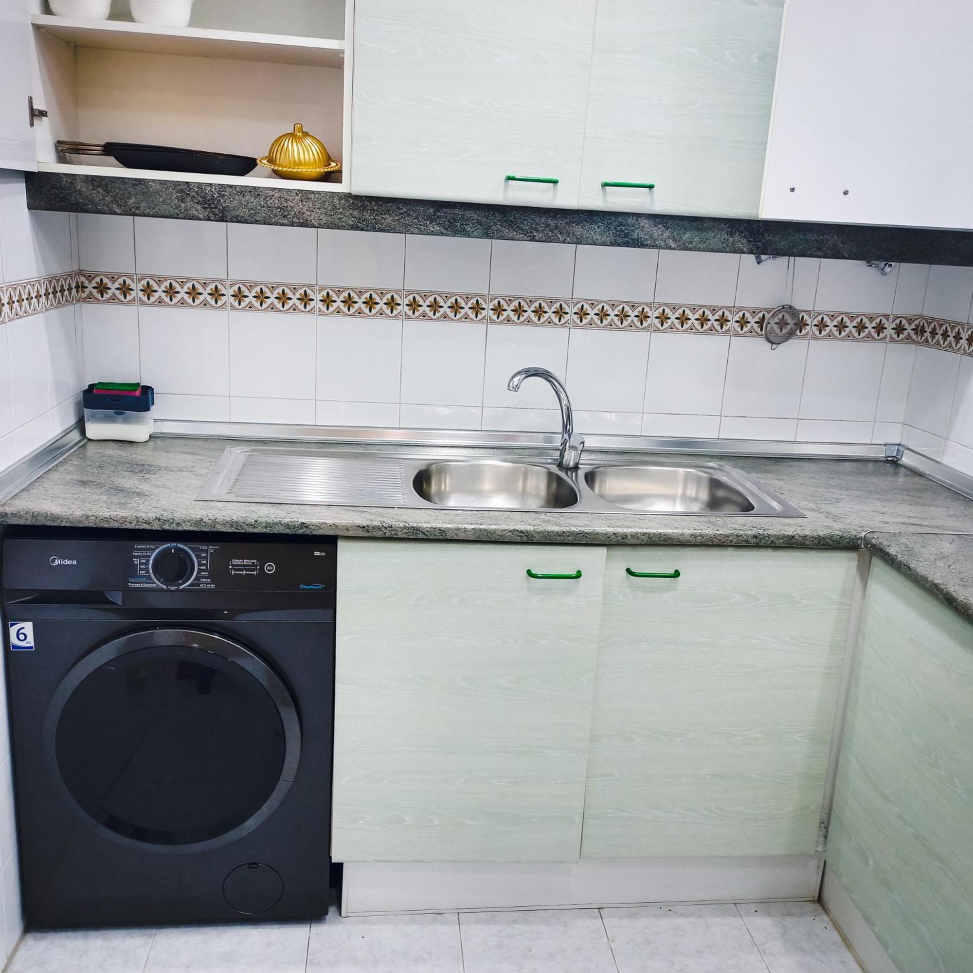 Moderne Appartement Au Plein Centre-Ville En Face Hilton & La Gare De Train Tgv Avec Climatisation Tanger Luaran gambar