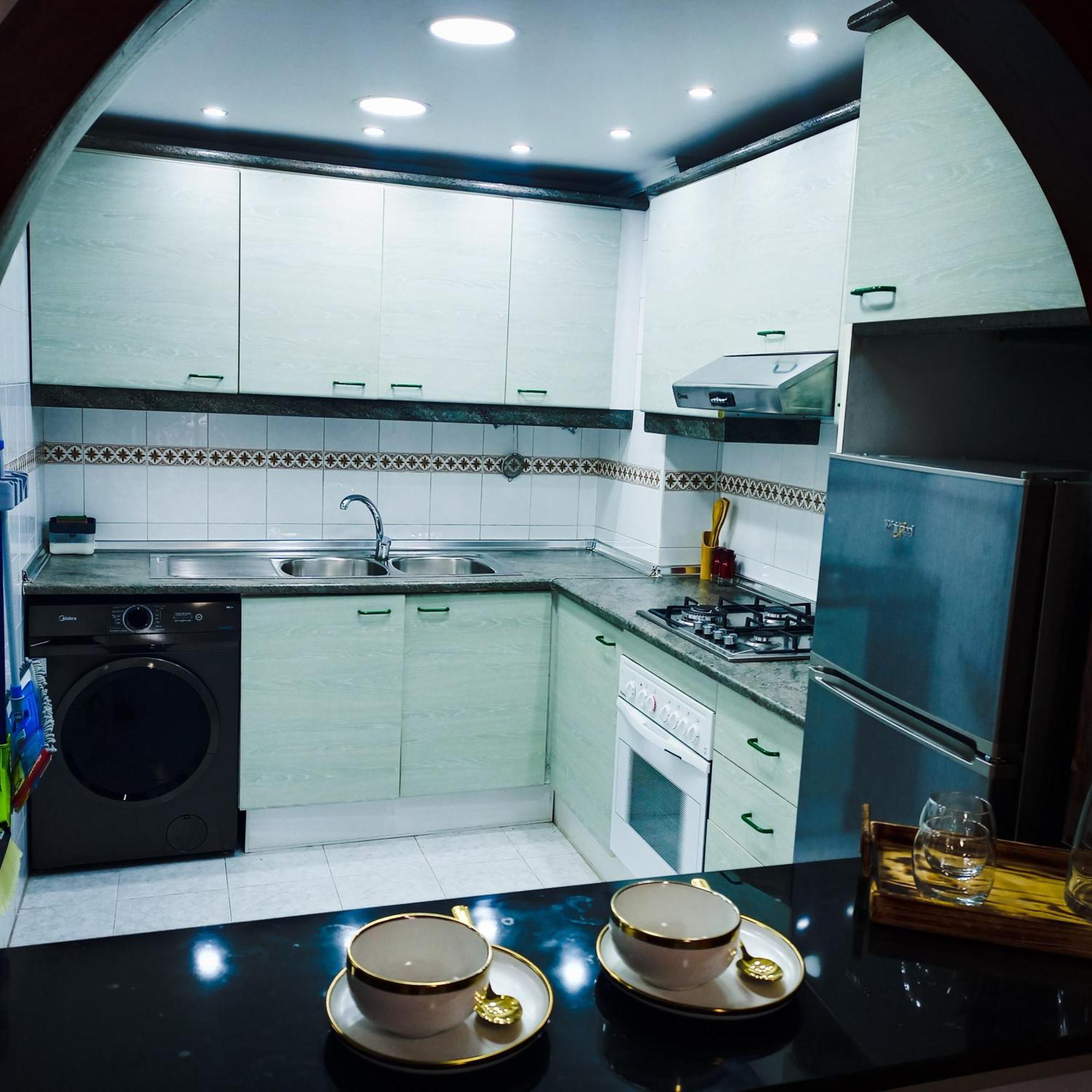 Moderne Appartement Au Plein Centre-Ville En Face Hilton & La Gare De Train Tgv Avec Climatisation Tanger Luaran gambar